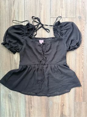 Francesca's Collections Black Puff-Sleeve Tie-Front Peplum Top